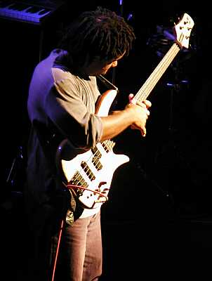 http://www.downtownmusic.net/pictures/picturerhtml/5979878204/Victor_Wooten.jpg